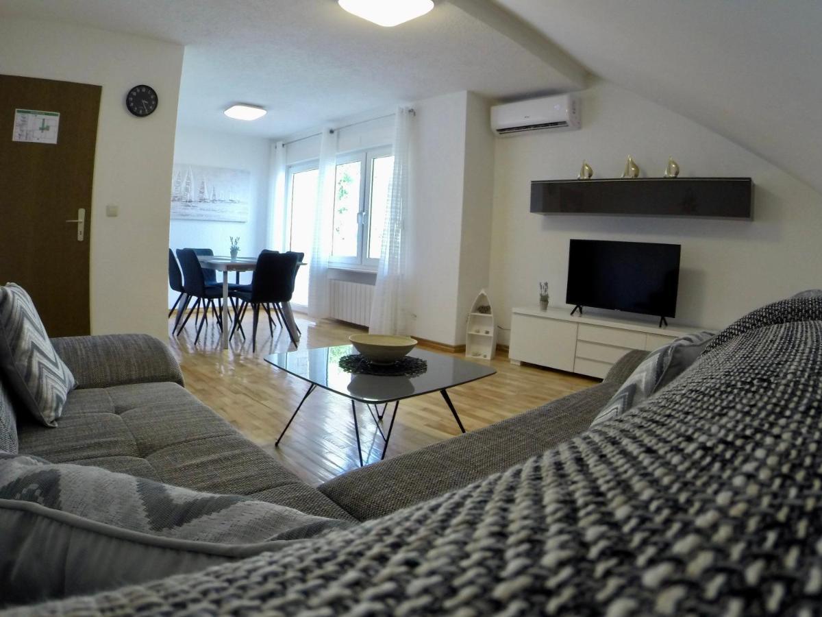 Holiday Apartment Lavanda Sumpetar Jesenice  Exterior foto