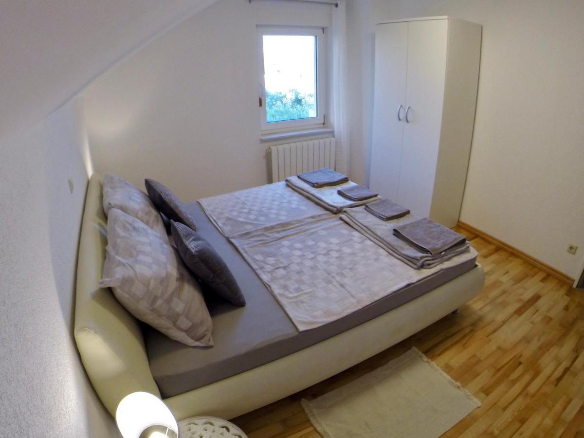 Holiday Apartment Lavanda Sumpetar Jesenice  Exterior foto