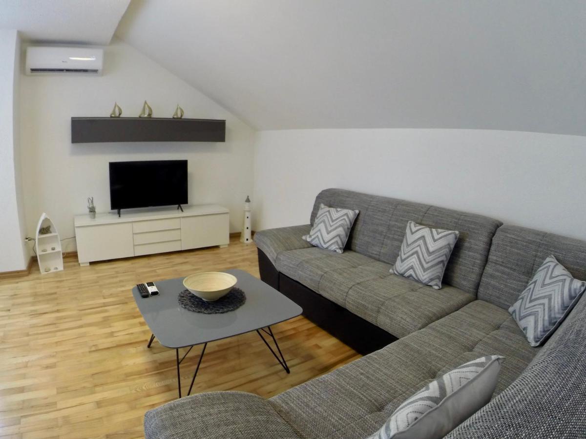 Holiday Apartment Lavanda Sumpetar Jesenice  Exterior foto